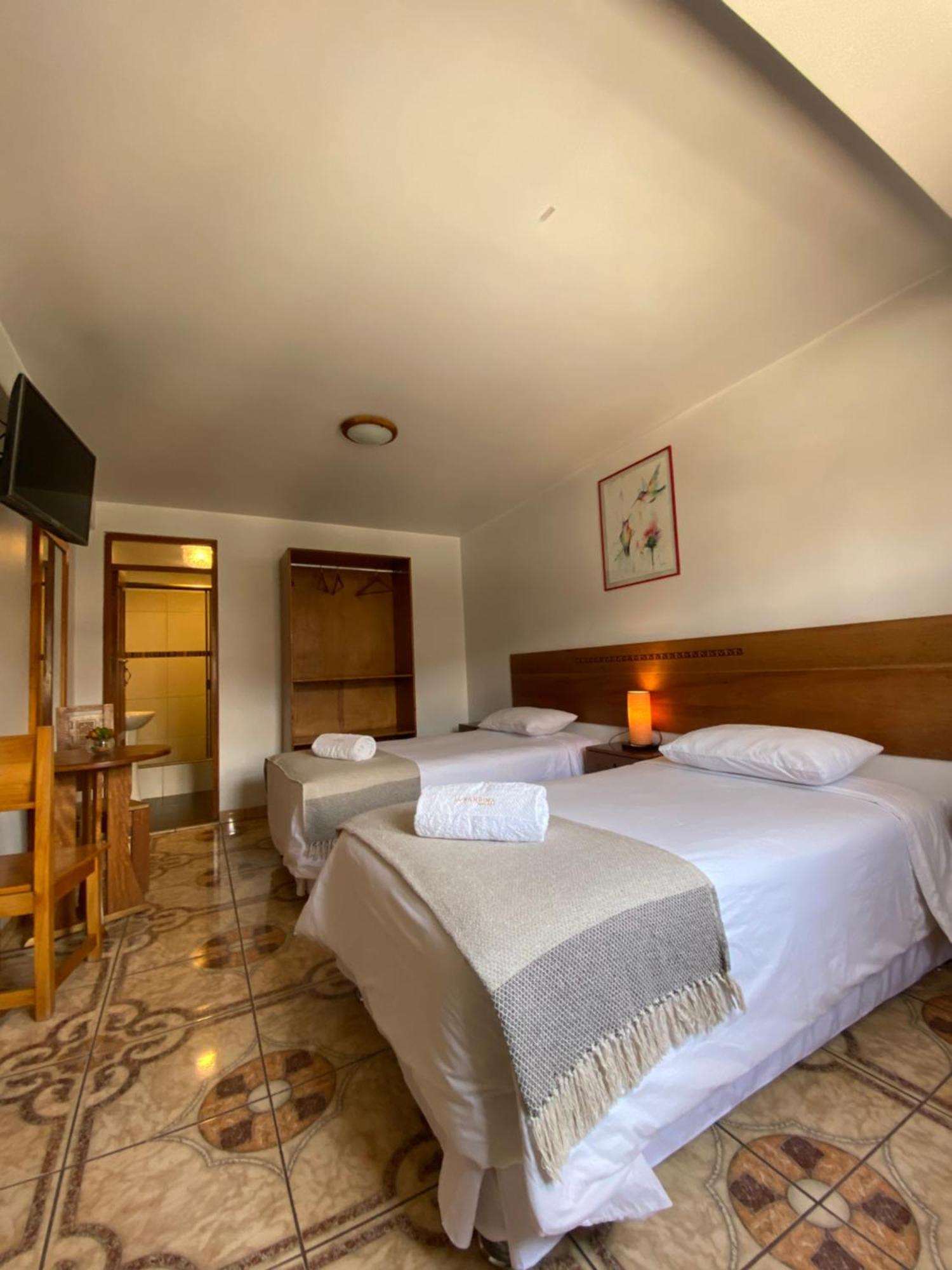 Lunandina Huaraz Luaran gambar