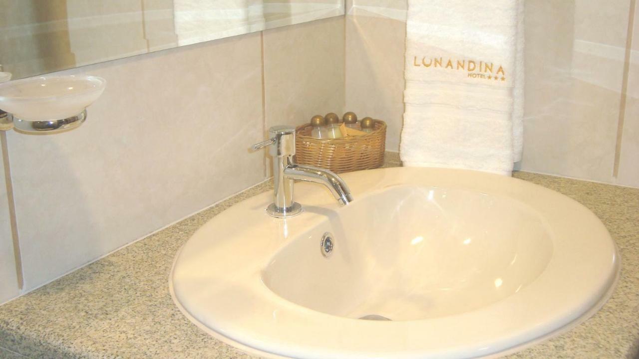 Lunandina Huaraz Luaran gambar